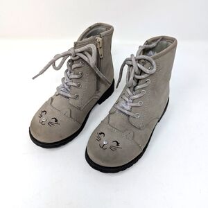 Adorable cat booties size 9 from Wonder Nation. Side zipper